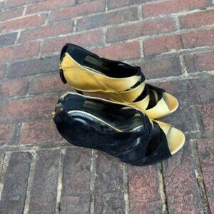 SERGIO ROSSI Black/Gold Zipper Cutout Bootie S Size 40 / 9.5, Made in Italy